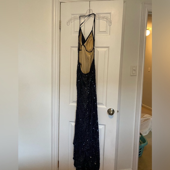Long evening dress with train sequin open criss cross back - Picture 2 of 2